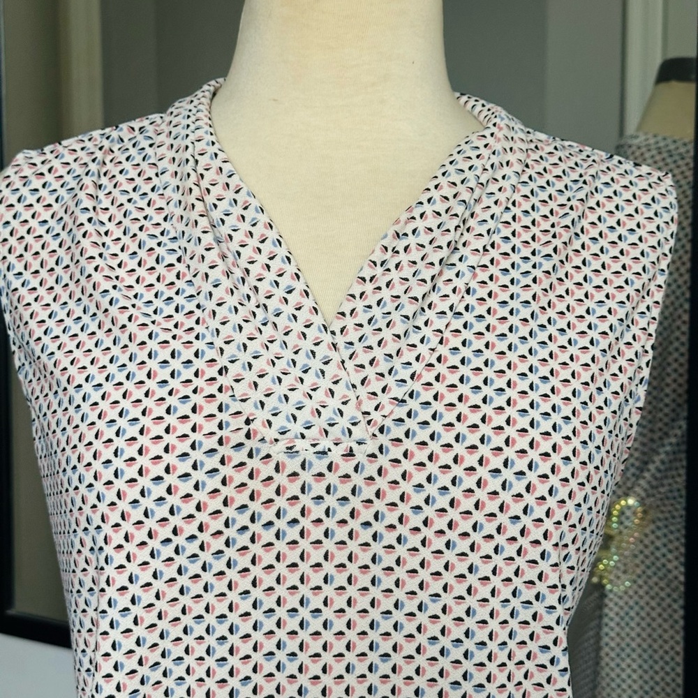 Talbots White and Blue Patterned Top - Picture 2 of 4